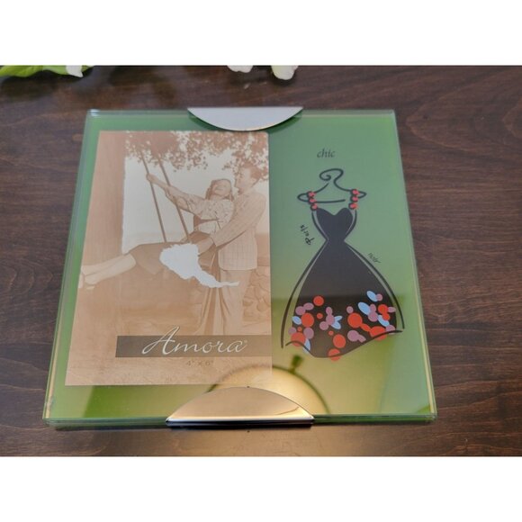 Amora 4x6 Green Glass Frame W/ Chic Dress Paris Fashion Design & Metal Stand - Picture 7 of 7